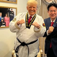 Donald Trump recibe el rango más alto de taekwondo... sin luchar