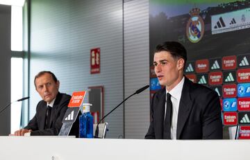 "¿Qué pensó cuando le dijeron que el Real Madrid le quería?"

"La decisión fue muy fácil. Tenía propuestas de clubes importantes, pero cuando supe de esta opción la decisión fue bastante rápida y fácil".