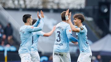 Los jugadores del Celta celebran el gol de Javi Rodríguez.