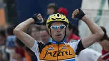 <B>EL ATAQUE.</b> Guillamón luchó por evitar el sprint y lo logró.