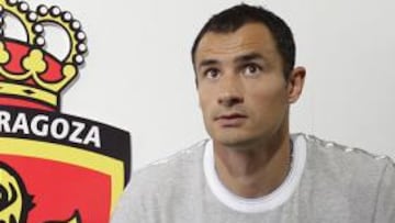 El Real Zaragoza ha presentado hoy al que, hasta el momento es su último fichaje, el internacional croata Marko Babic, un jugador que se incorporó a la concentración del equipo aragonés en el complejo El Rompido de Huelva en la madrugada del pasado 5 de agosto y que lleva entrenándose con sus nuevos compañeros trece días.