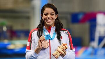Alejandra Orozco presume su medalla de los Juegos Panamericanos de Lima