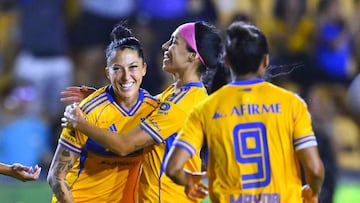 Jenni Hermoso, celebrando el 3-0 de Tigres.
