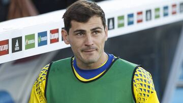 Casillas, en el banquillo durante el España - Georgia.