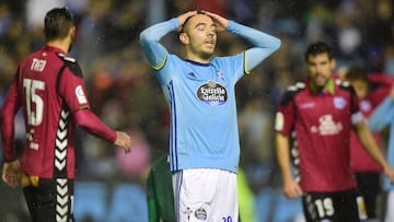 Iago Aspas se lamenta de una ocasión perdida.