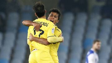 Manu Trigueros celebra un gol con Rodri durante el partido entre la Real Sociedad y el Villarreal en la ida de octavos de final de la Copa del rey.