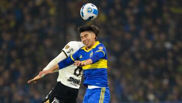 BUENOS AIRES, ARGENTINA-JULY 5: Boca Juniors Guillermo Fernandez battles for the ball during Copa Libertadores football match between Boca Juniors and Corinthians at Alberto J. Armando Stadium in Buenos Aires, Argentina on July 5, 2022. (Photo by Stringer/Anadolu Agency via Getty Images)