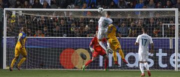 Marcelo crosses the ball to Cristiano and the Portuguese striker headed it to make it 5-0.