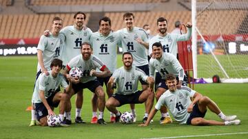 Dani Olmo, Fabi&aacute;n, Oyarzabal, Diego Llorente, Gay&aacute;, Bryan Gil, Ramos, Koke, Pedro Porro y Marcos Llorente, durante la sesi&oacute;n de ayer.