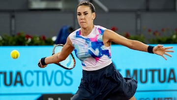 La tenista espa&ntilde;ola Nuria P&aacute;rrizas devuelve una bola durante un partido en el Mutua Madrid Open.