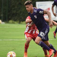 Carrascal anota gol olímpico con la reserva de River Plate
