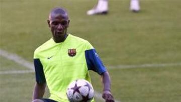 Abidal ve la plantilla del Barcelona "corta, pero con talento"