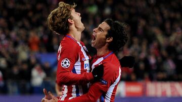 MADRID, SPAIN - NOVEMBER 23: Antoine Griezmann of Atletico Madrid (L) celebrates scoring his sides second goal with Tiago of Atletico Madrid (R) during the UEFA Champions League Group D match between Club Atletico de Madrid and PSV Eindhoven at Vicente Calderon Stadium on November 23, 2016 in Madrid, Spain.  (Photo by Denis Doyle/Getty Images)