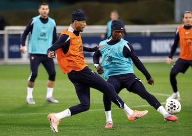 Xabi engrasa la sala de máquinas