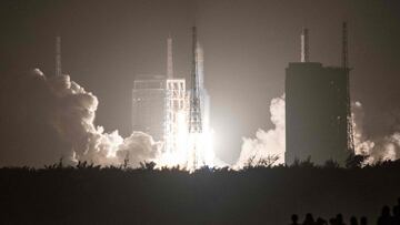 (FILES) In this file photo a Long March 5B rocket carrying China&#039;s Chang&#039;e-5 lunar probe launches from the Wenchang Space Center on China&#039;s southern Hainan Island on November 24, 2020, on a mission to bring back lunar rocks, the first attem