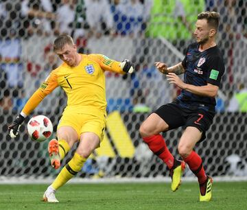 Jordan Pickford e Ivan Rakitic.