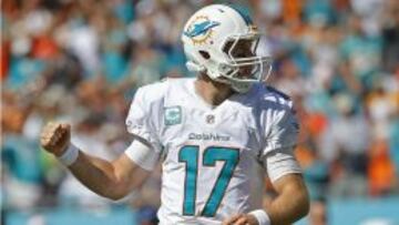 Ryan Tannehill celebra un touch down con los Miami Dolphins.
