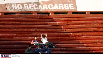 SOCCER/FUTBOL
ENTRENAMIENTOS CLAUSURA 2008
ATLANTE A DOMAR LEONES
MEXSPORT DIGITAL IMAGES
09 January 2008: Action photo of fans of Atlante, during the friendly game at Neza stadium./Foto en accion de aficionados de Atlante, durante el juego amiostoso en el estadio Neza. MEXSPORT/CHRISTIAN PALMA