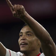 Luis Muriel suma a su repertorio goles de '9' en Sevilla