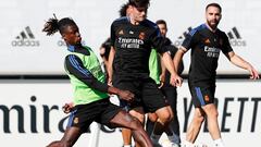 Carvajal, a la derecha de la imagen, hizo parte del entrenamiento con el grupo.