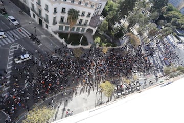 La afición del Valencia se manifiesta: 'Lim go home'