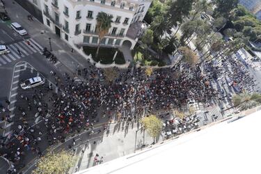 La afici¨®n del Valencia se manifiesta: 'Lim go home'
