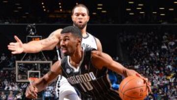 Los Lakers firman a Ronnie Price y Dallas a Villanueva