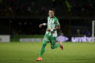 Fue figura en los dos equipos, sin embargo, en Atlético Nacional anotó más goles (57) en dos años y quedó campeón de Liga y Copa. En Millonarios estuvo 2013 y 2014 y marcó 34 anotaciones. 