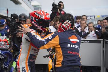 Marc Márquez celebra la pole.