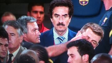 Mourinho le mete el dedo en el ojo a Tito Vilanova.