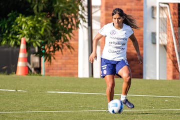 La Roja Femenina realizó su tercer día de entrenamientos en la cancha del Colegio Colombo Británico de Cali. En la primera jornada del Grupo A tendrá descanso.