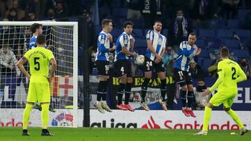 10/01/22 PARTIDO PRIMERA DIVISION 
 ESPANYOL - ELCHE 
 LANZAMIENTO FALTA DIRECTA BARERRA 
 LOREN CABRERA SERGI GOMEZ RAUL DE TOMAS