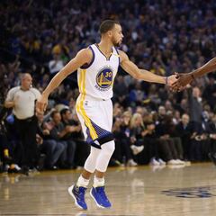 Los Warriors otean las 70 victorias a la espera de LeBron