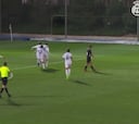 Un juvenil del Madrid marca un gol de esos que se anotan uno en toda una carrera: una pasada...