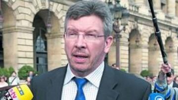 <b>SATISFECHO. </b>El ingeniero atómico, a su salida de la vista en París.