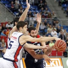 Un gran Bourousis acaba con la resistencia del Obradoiro