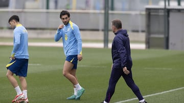 Ferran Torres, con Flick hace unos días en un entrenamiento.
FERRAN TORRES
Hansi Flick