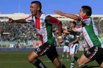 Marcos Riquelme celebra su gol sobre Wanderers.