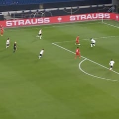 Dudaban de si Kroos hacía falta... vean a los tres mediocentros en el gol de la derrota de Alemania