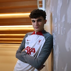 El Liverpool ata a Bajcetic, su joya española