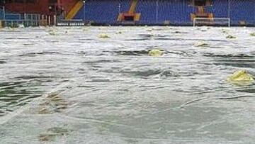 Estadio Luigi Ferraris inundado en noviembre de 2011, cuando se aplazó el encuentro entre Genoa e Inter.
