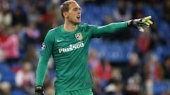 MURO. Oblak hace una parada durante un entrenamiento del Atleti.