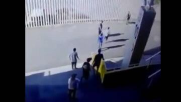 Video muestra cómo los hinchas de la U entraron bengalas