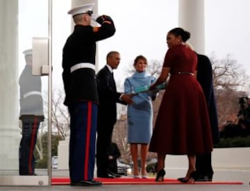 Melania Trump se viste de Jackie Kennedy para entrar en la Casa Blanca