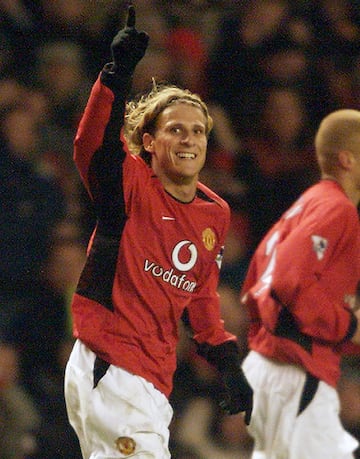 En 2002, fue fichado por el Manchester United por un precio de 11 millones de euros. Durante su trayectoria, marcó un total de 17 goles.