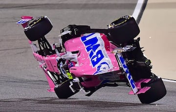 Lance Stroll acaba volcando el coche. 