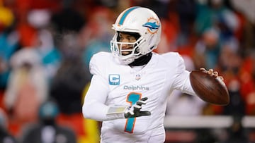 KANSAS CITY, MISSOURI - JANUARY 13: Tua Tagovailoa #1 of the Miami Dolphins looks to pass during the second half against the Kansas City Chiefs in the AFC Wild Card Playoffs at GEHA Field at Arrowhead Stadium on January 13, 2024 in Kansas City, Missouri.   David Eulitt/Getty Images/AFP (Photo by David Eulitt / GETTY IMAGES NORTH AMERICA / Getty Images via AFP)