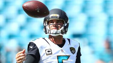 JACKSONVILLE, FL - SEPTEMBER 25: Blake Bortles #5 of the Jacksonville Jaguars warms up prior to the game against the Baltimore Ravens at EverBank Field on September 25, 2016 in Jacksonville, Florida. Maddie Meyer/Getty Images/AFP
== FOR NEWSPAPERS, INTERNET, TELCOS & TELEVISION USE ONLY ==