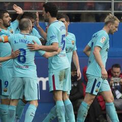 El Barça sobrevive al frenesí