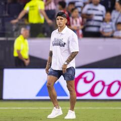 El gran refuerzo de Chivas seguirá esperando su debut